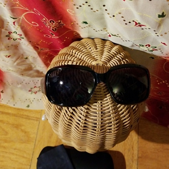 Black Square Frame Sunglasses - Picture 5 of 5